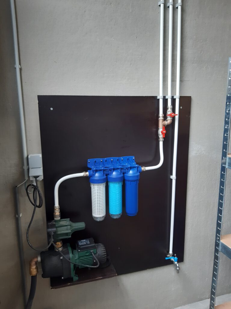 Plaatsing regenwatervoorziening garage JH Workx sanitair